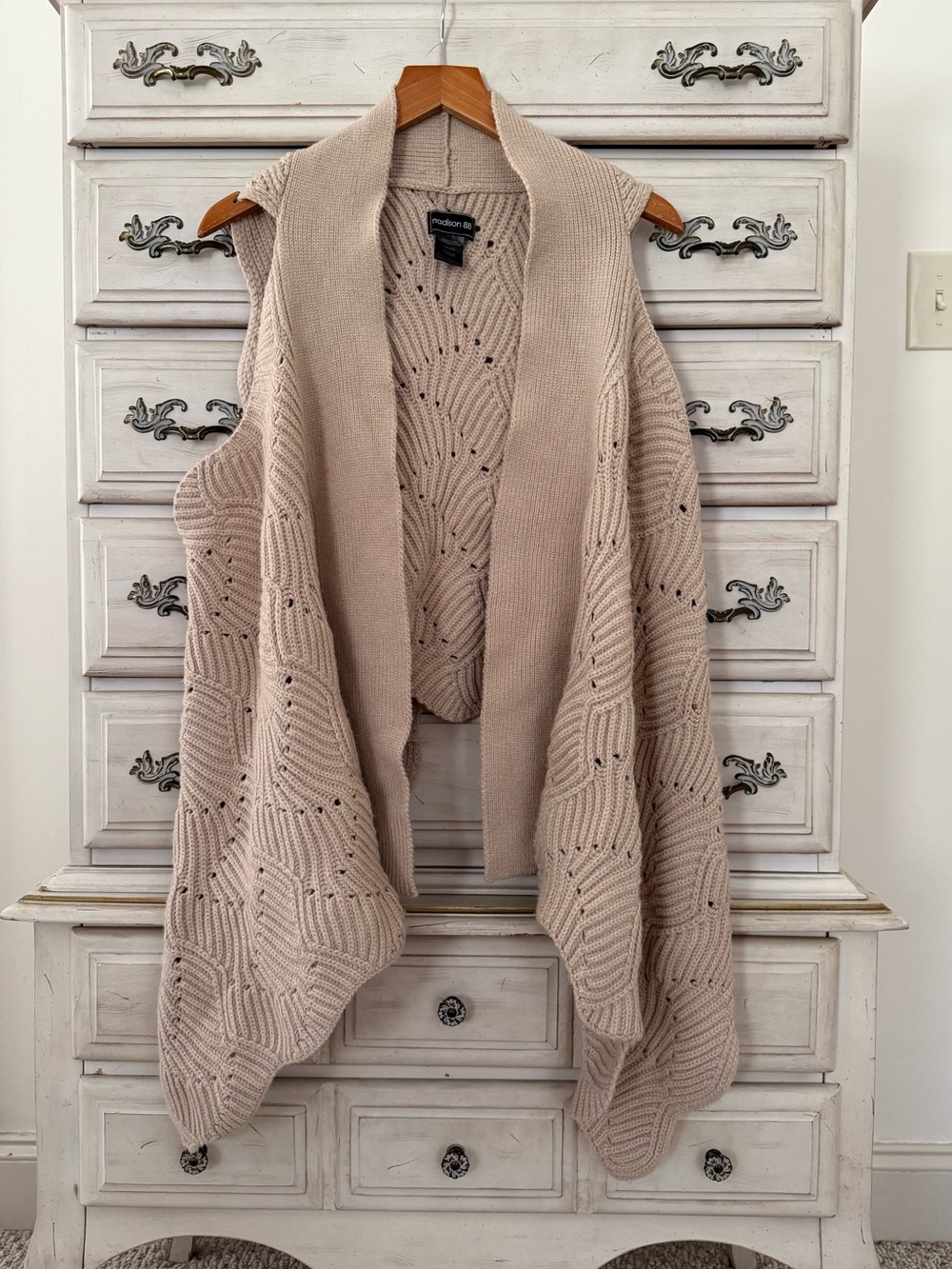 Vici Cream Scallop Sweater Vest